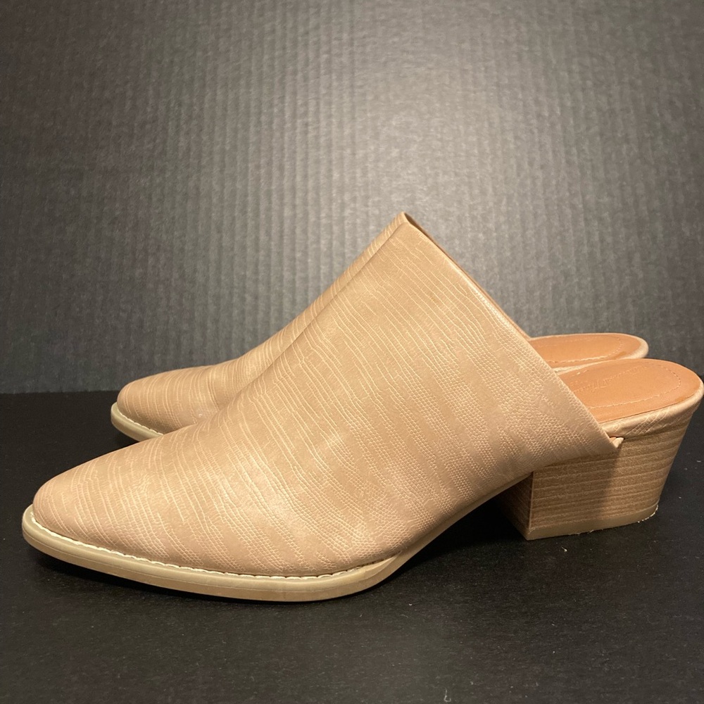 Universal Thread Tan Women's Mules size 7.5